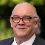 Muttersprachler unterrichtet Deutsch als Fremdsprache